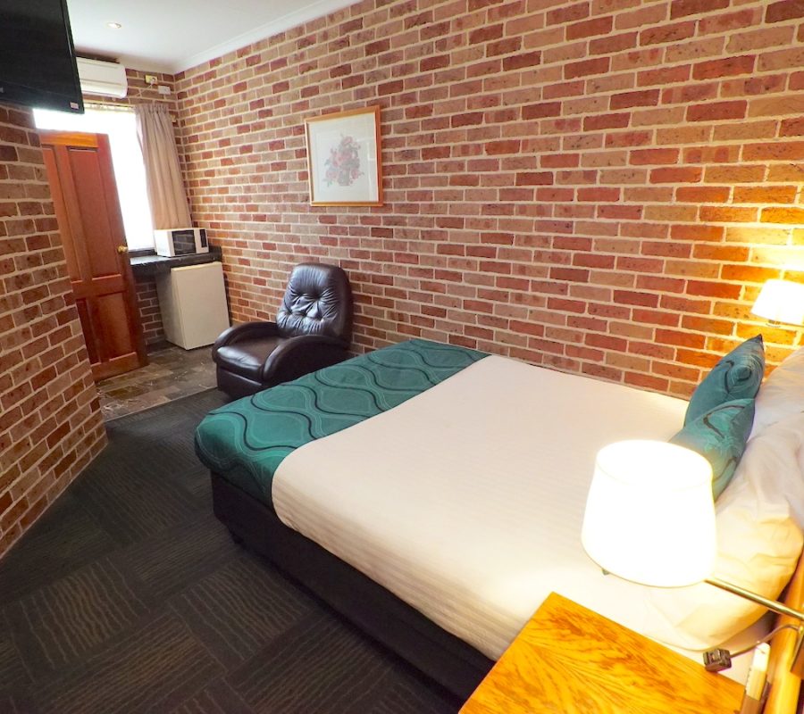 motel bagtown queen room